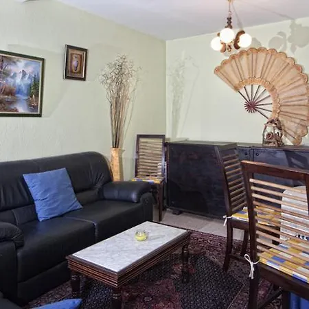 La Paz Hotel *